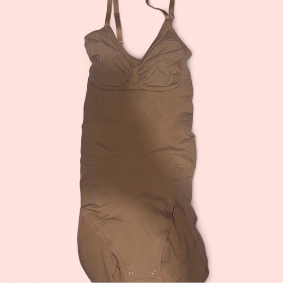 NEW Women's shape-wear M/L - Picture 1 of 3